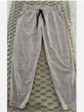 Lululemon Trainer Track Pant in the Dottie Dash Print